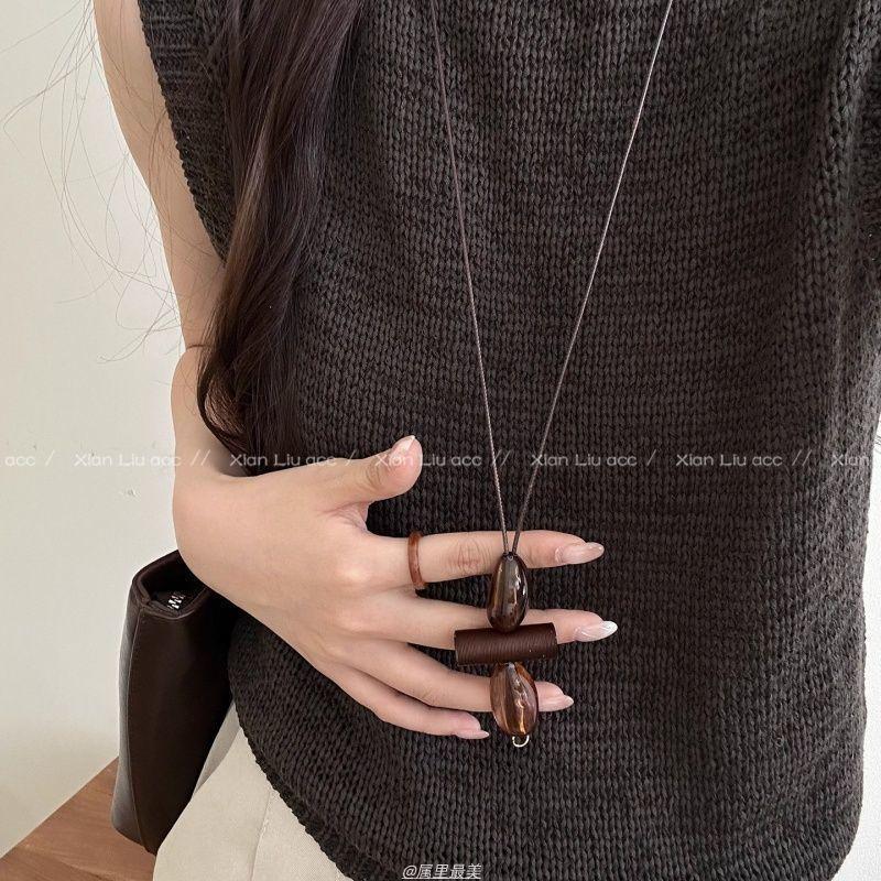 Retro Chinese Style Circle Pendant Necklace for Women - Light Luxury Sweater Chain, Autumn/Winter Accessory