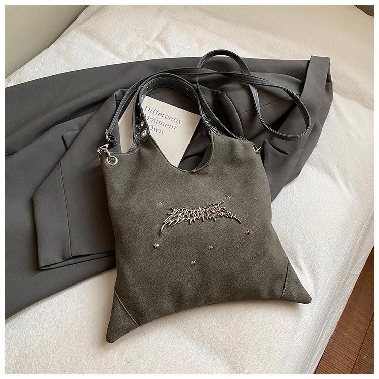 Lazy wind large capacity bag women's new fashion niche canvas portable commuter underarm bag