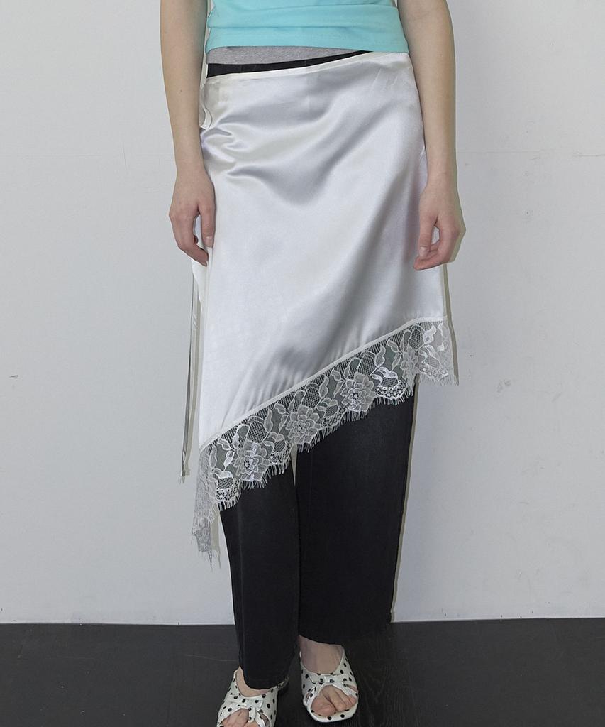 Nyuyogwogseu Satin Lace Diagonal Layered Skirt_Ivory
