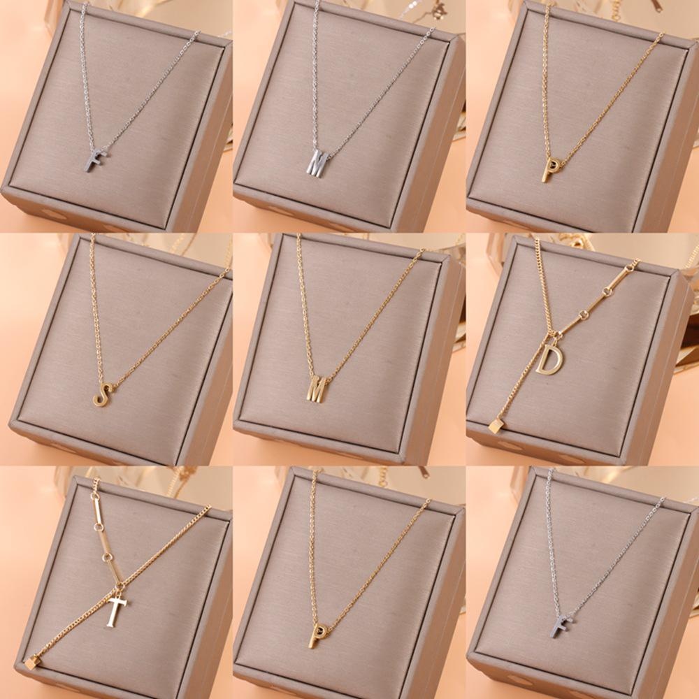 Vlastní tenký řetízek s přívěskem 26 písmen Titanový náramek – Elegantní, Odolný, Všestranný doplněk