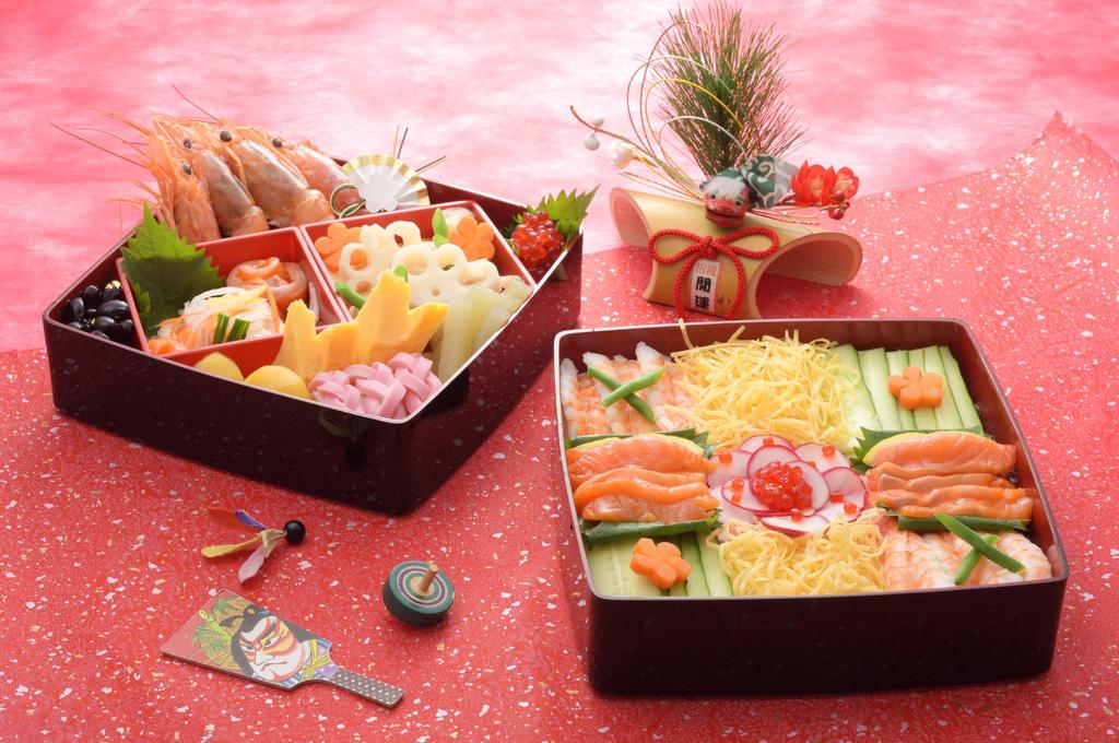 Showa Rabbit Box with Yamanaka Lacquerware Seal Lid and Inner Two-Tiered (Includes Box)