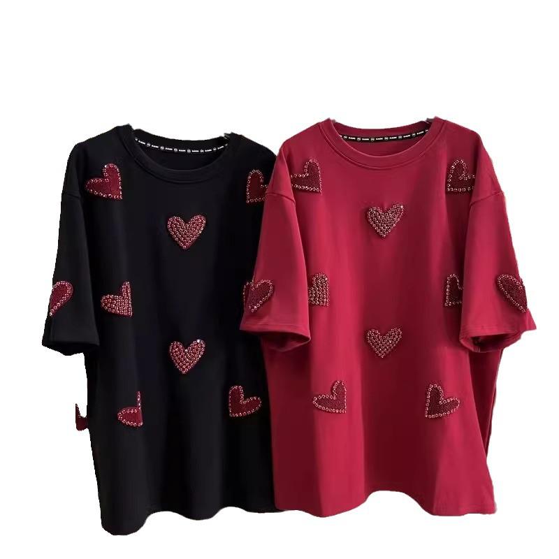T-shirt z koralikami i haftowanym sercem w dużym rozmiarze - Damski luźny krój