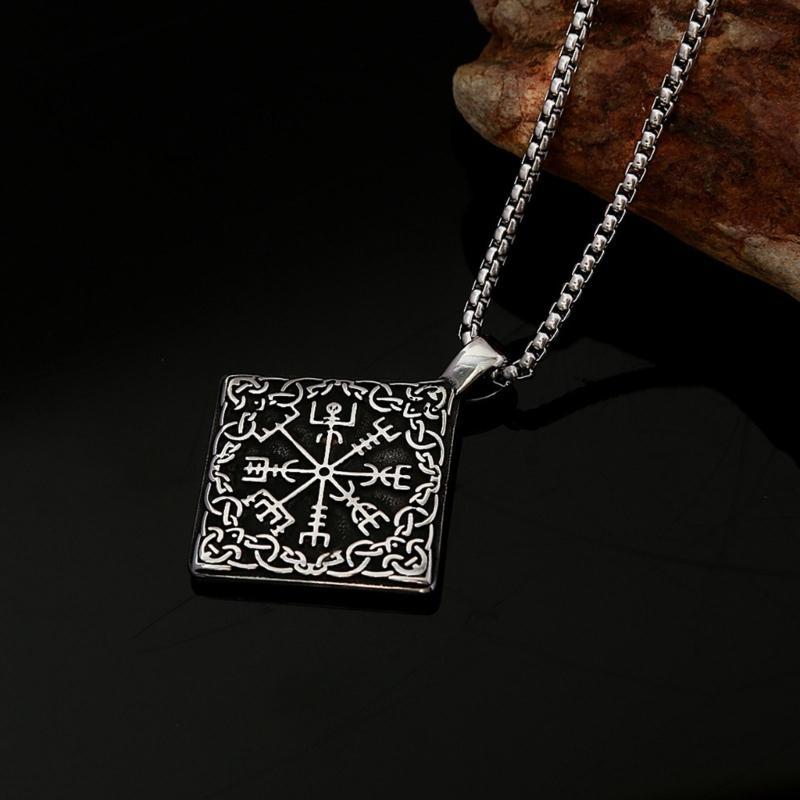 Nordic Charm Compass Pendant Necklace Lightweight Stainless Steel Chain With Ancient Symbolic Meaning For Daily Wear