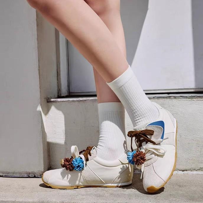 [The Same Style As the Star] Dexun Shoes Women's 2025 New Retro Color Matching Detachable Flower Decorative Sports and Leisure Shoes