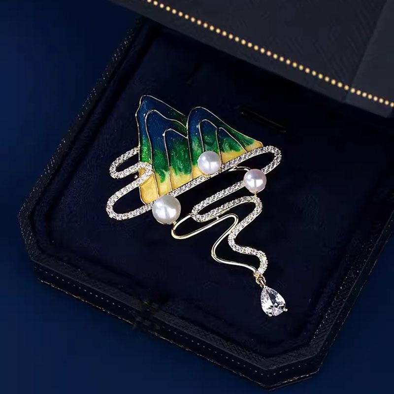 Chinese fashion Wanli mountains and rivers brooch high-end new pearl corsage pin coat anti-light accessories