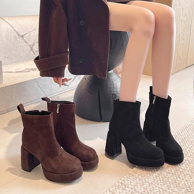 Fashionable and Versatile Retro French Fall and Winter 2025 New Small Heeled Skinny Boots Women