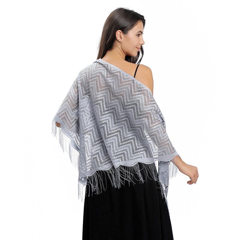 Eleganter Wellenförmiger Dreiecksschal aus Spitze Hohlmaschen Dünn Atmungsaktiv Quastenschal Party Abendkleid Vielseitiger Schal