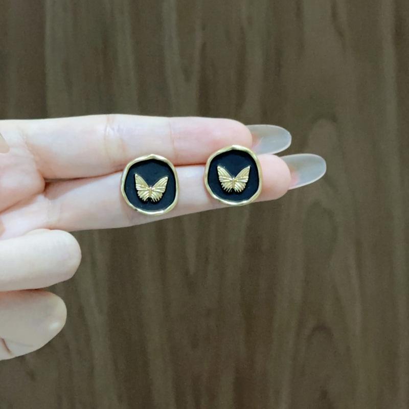 Simple Retro Black Round Butterfly Premium Design Stud Earrings