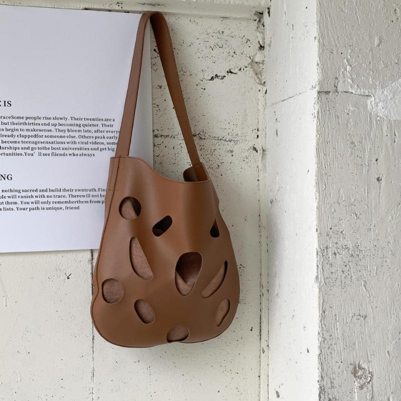 Irregular hollow shoulder bag women's niche design commuter bag large capacity new retro wind tote bag women