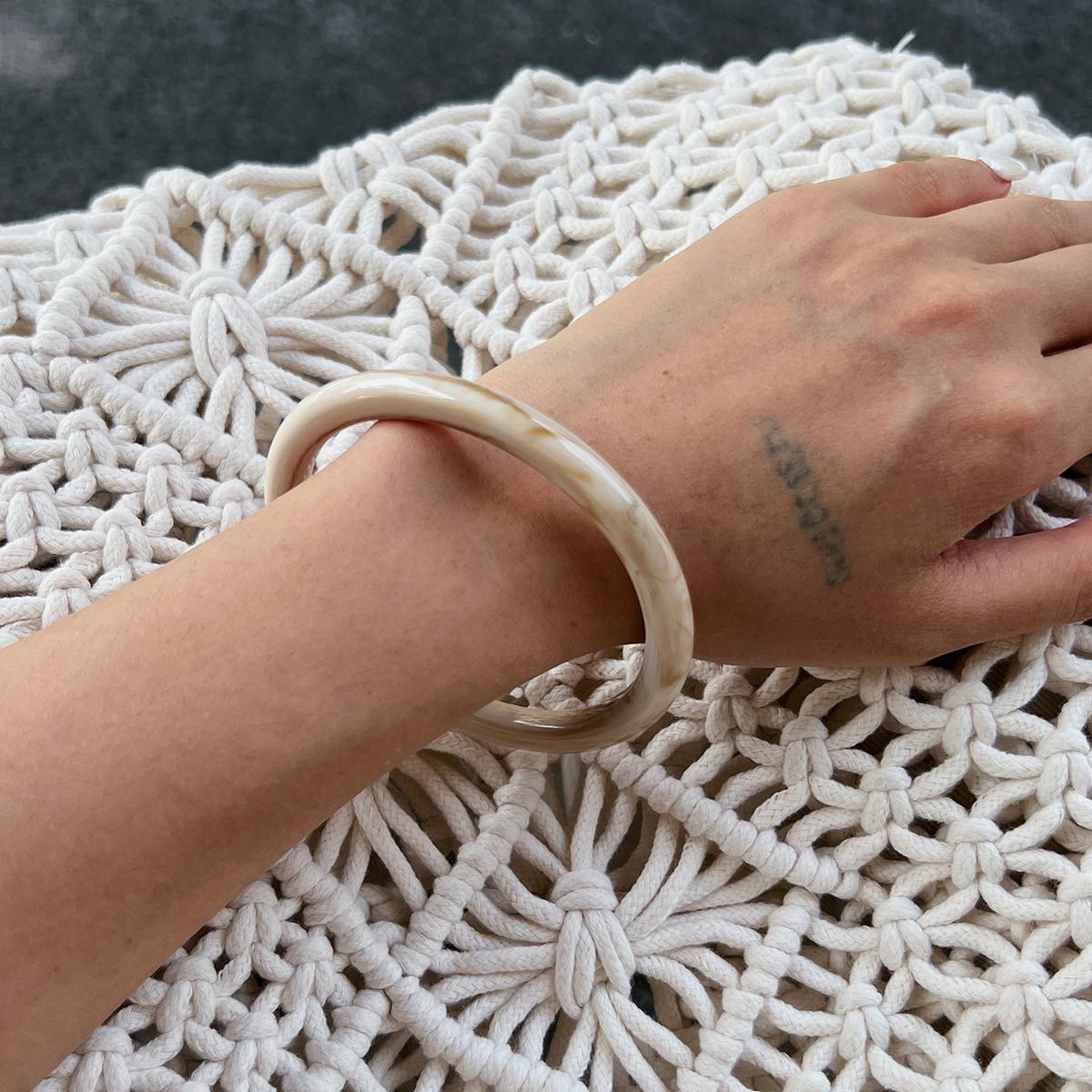 

Ingemark 5 Styles Boho Brown Resin Acrylic Bangles for Women Y2K Geometric Irregular Wide Charm Bracelets Party Jewelry Gift New