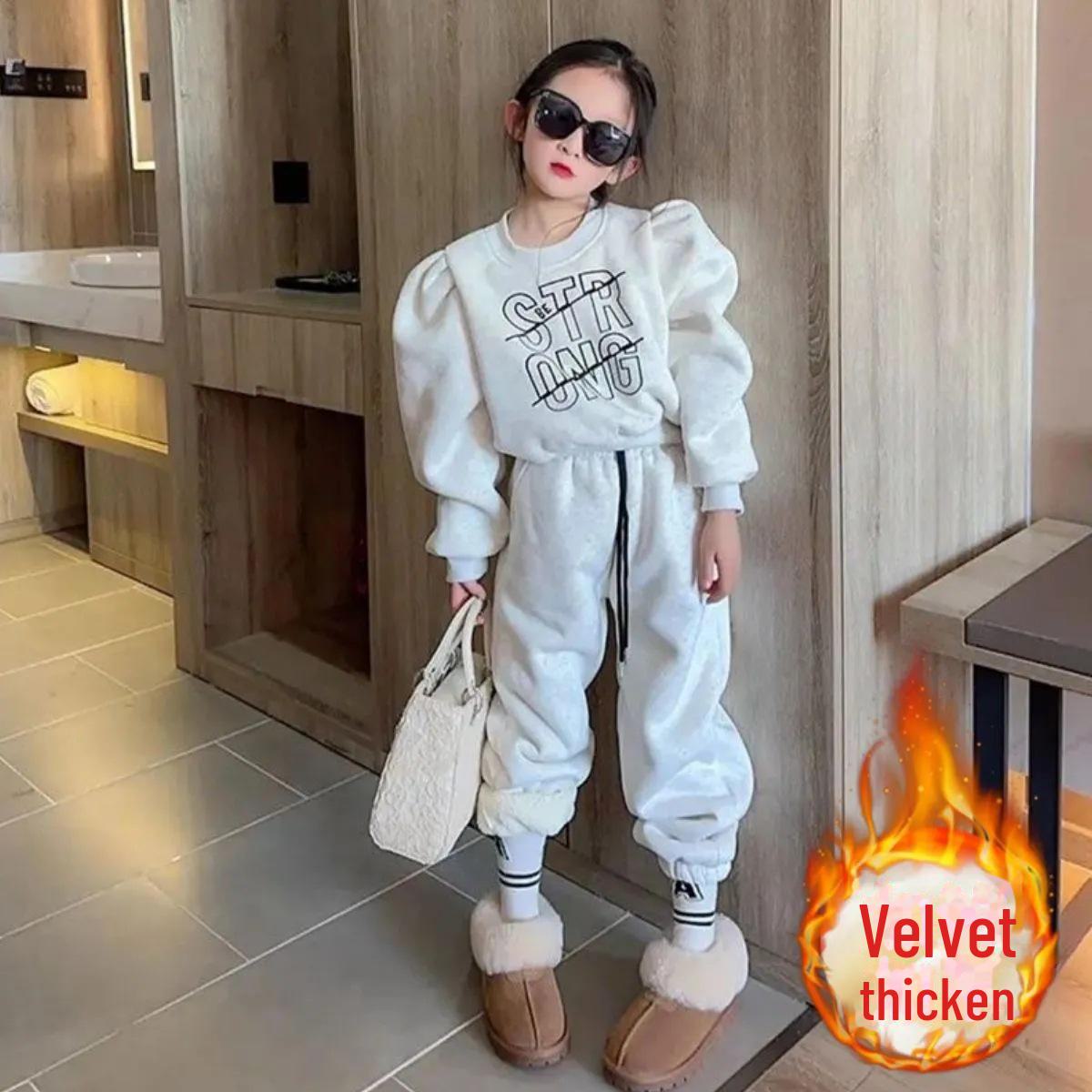 

Зимний бархатный свитер и спортивные штаны для девочек 2024 года — теплый, стильный комплект из двух предметов для маленьких девочек Size 130