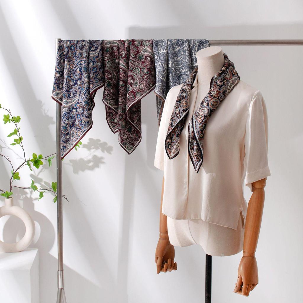 Elegant Dual-Sided Wool Scarf: Versatile Fashion Shawl for Ladies