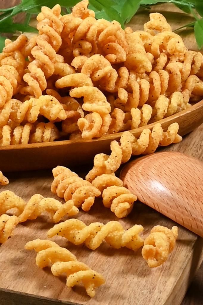 Tsumami Kura Pasta Snack Black Pepper Flavor 1kg Low-Carb Spicy Perfect with Wine and Beer
