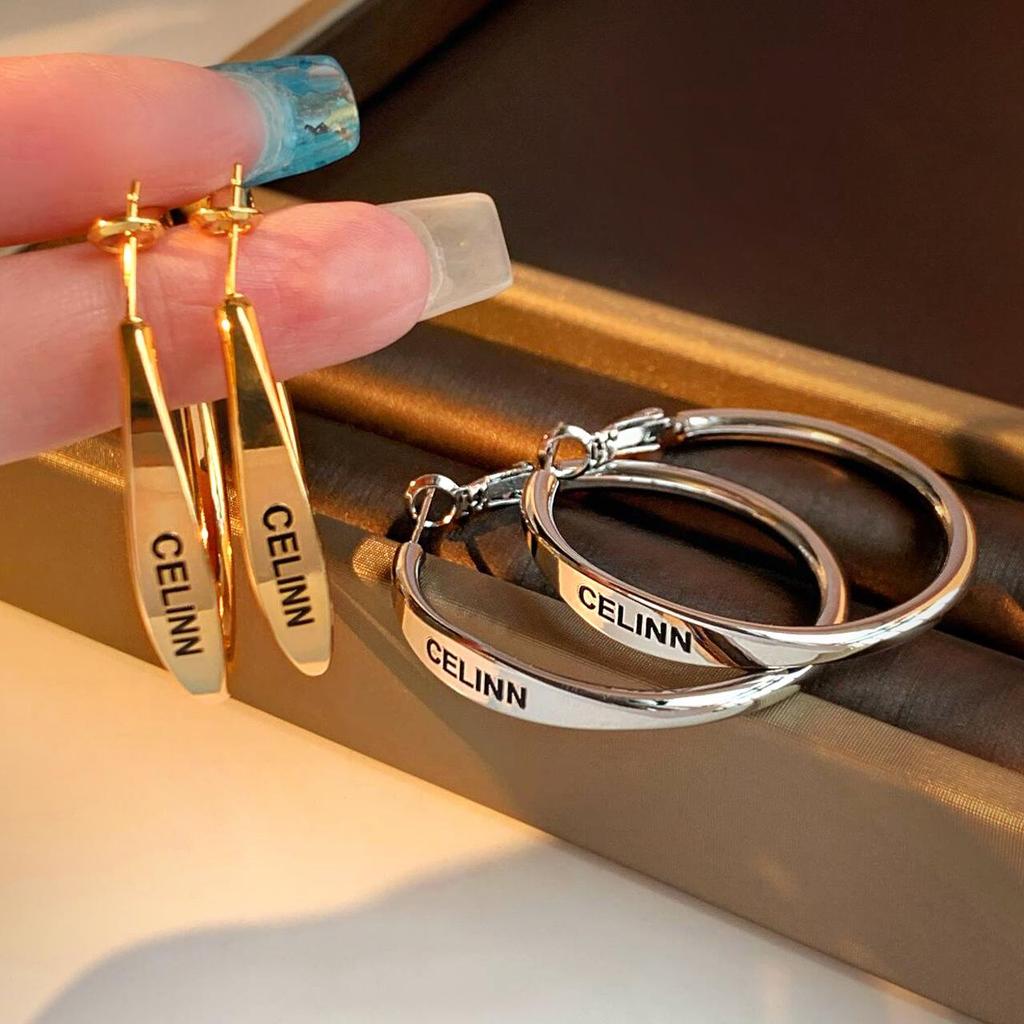 Brincos Argola Letra Retrô de Luxo 2025 para Mulheres - Grandes, Elegantes, Design em Metal