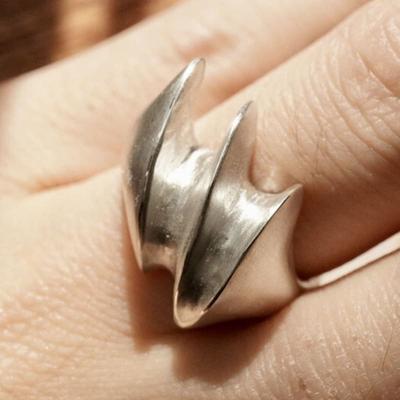 Vacactsilver dreispitziger geschwungener Ring