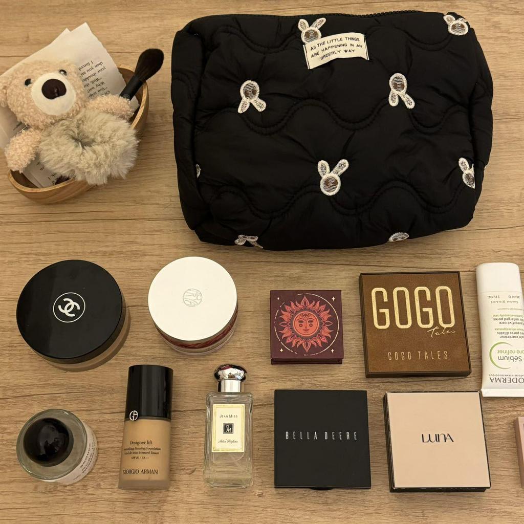 Wysokiej klasy czarna haftowana kosmetyczka z królikiem – Duża pojemność do przechowywania kosmetyków i przyborów toaletowych w podróży