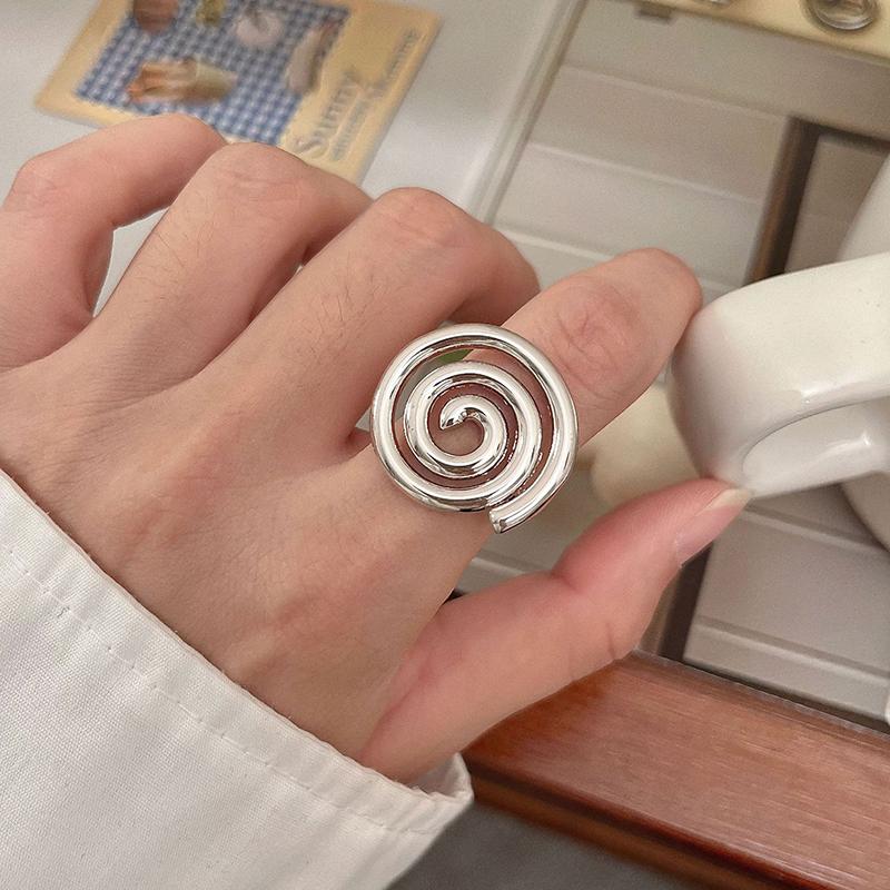 European and American Fashion Metal Spiral Rings for Men and Women Personalized Silver Color High-End Women's Hand Accessories