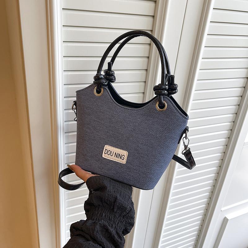 Denim vegetable basket small bag women's 2025 new autumn and winter fashion commuter bucket bag high-end sense contrasting color messenger bag