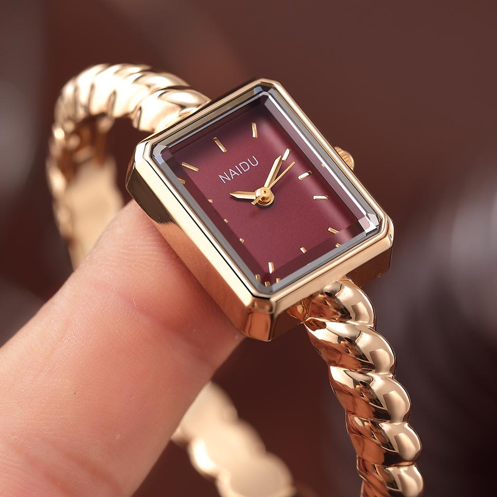 1 Piece of Women's Luxury Square Dial Quartz Watch, Gold Twisted Open Bracelet Metal Strap, Simple Retro Daily Decorative Wristwatch