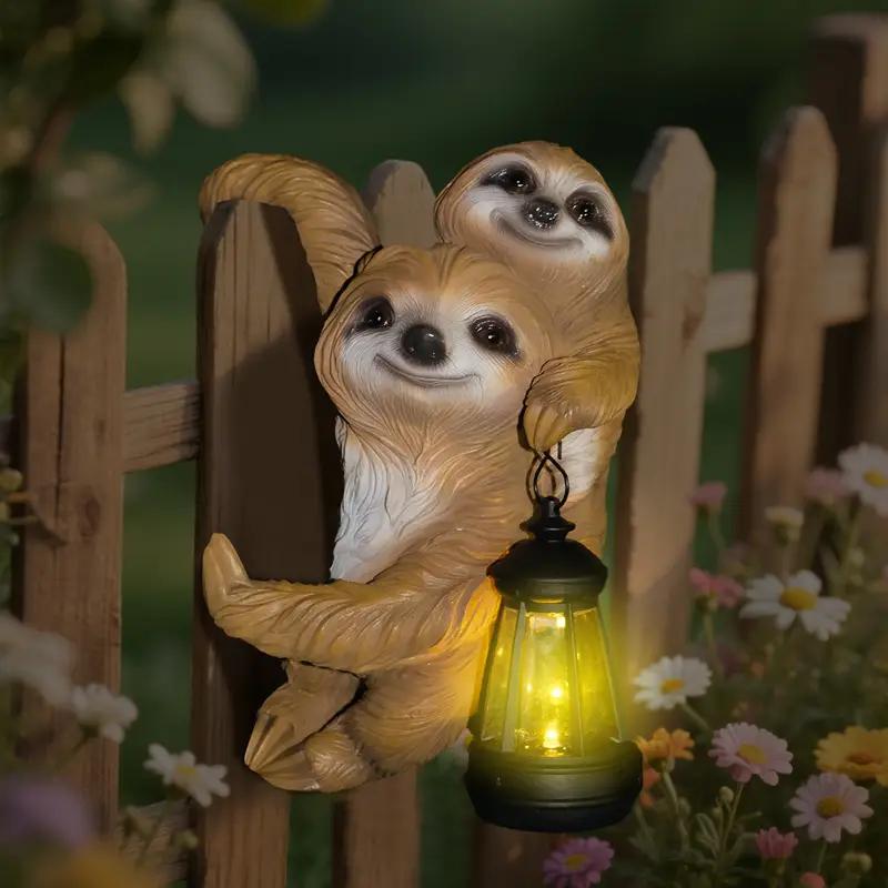Solar-Powered Wall-Mounted Sloth Night Light, Adorable Mother and Baby Sleeping Animal Lamp for Garden Fence Decoration