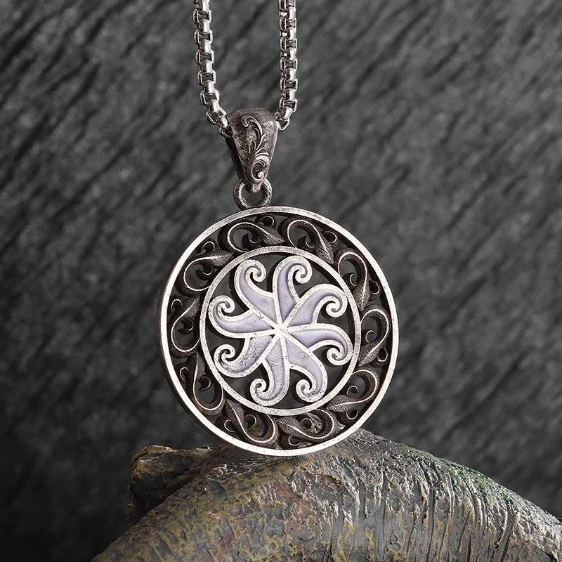 Retro Punk Sun Hugging Moon Round Pendant Necklace Suitable for Men and Women Fashion Trend Couples Commemorative Jewelry Gifts
