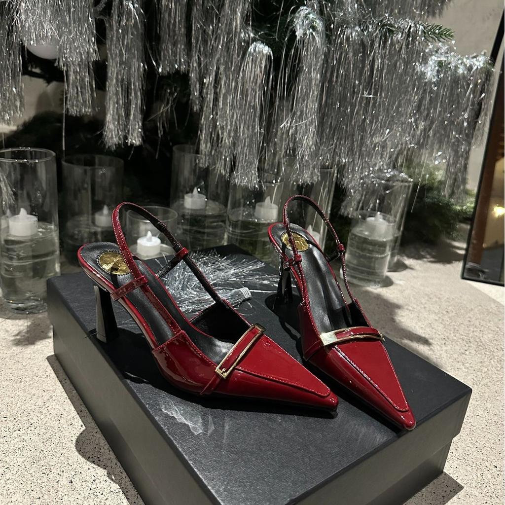 2025 spring and autumn new fashion versatile patent leather thin heel bag head sandals retro style word with pointed head after empty