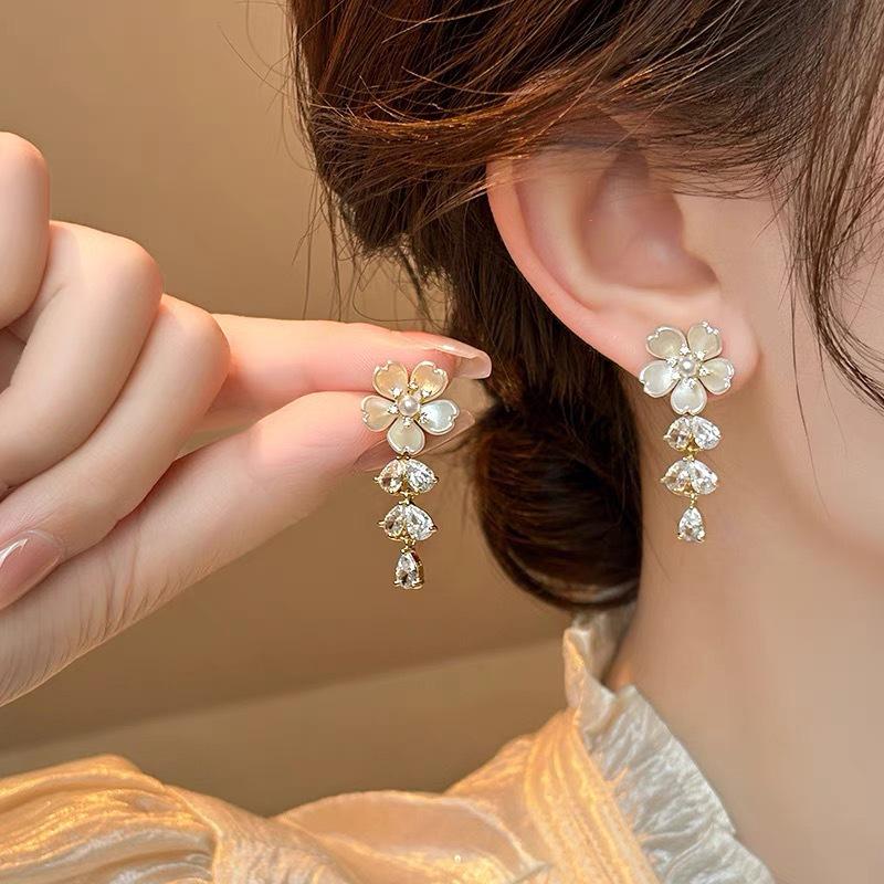 Elegant Retro White Flower Zircon Tassel Earrings for Women - Light Luxury and Versatile Ear Jewelry