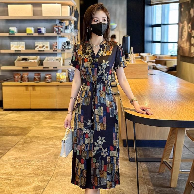 

Women s V-Neck Mid-Length Dress - Summer 2025 Chinese Style with Waist-Slimming Over-the-Knee Print 4XL (145-155 lbs)