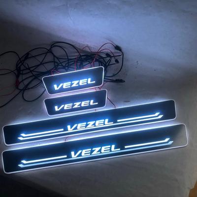 Vezel Dynamische LED Einstiegsleisten: 4-teiliges farbenfrohes Willkommenspedalset