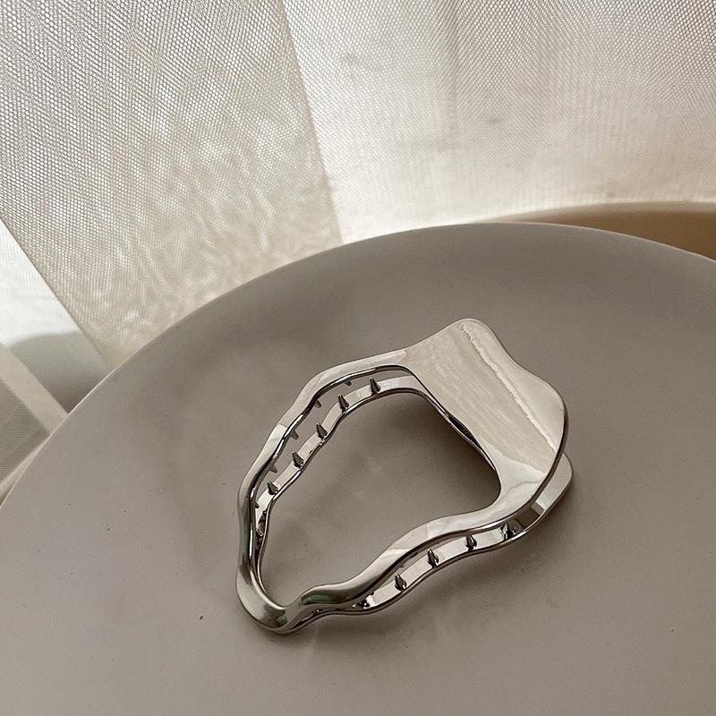 Vintage Hollow Geometric Hair Clips Metal Hair Claw Barrettes Hairpin Ponytail Claw Clip Women Hair Accessories Gifts