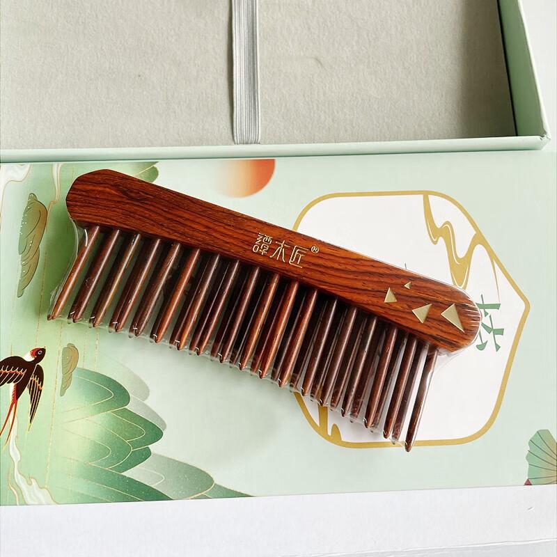 

Tan Mujiang Gengu Rosewood Hair Comb Gift Set