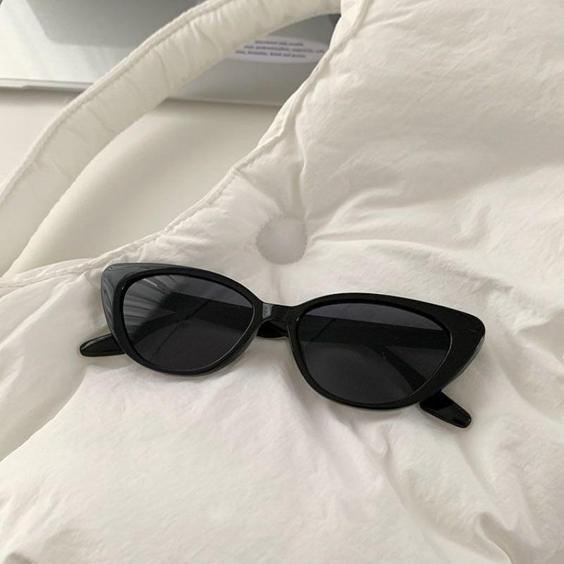 1PC INS niche, high-end retro versatile cat-eye pink sunglasses for women, sunscreen and face-enhancing small frame sunglasses