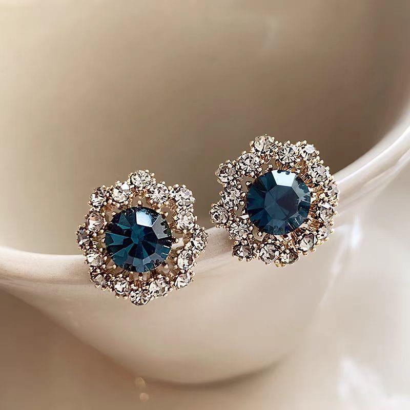 

Women s vintage earrings синій