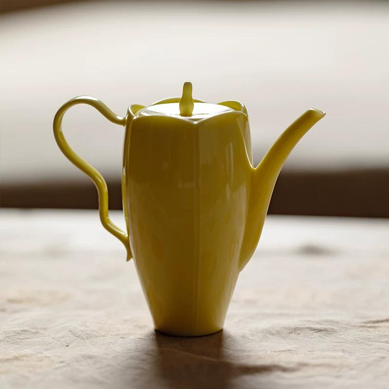 

180ml Jingdezhen Ceramic Teapot Underglaze Colored Chinese Style Tea Pot Household Small Capacity Teapot Kungfu Tea Set жёлтый