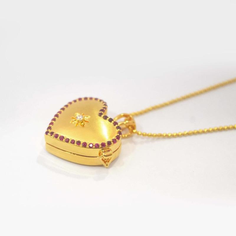 

Fashion Personality Open And Close Photo Album Love Zircon Pendant Collarbone Necklace Electroplated Gold Color Retention