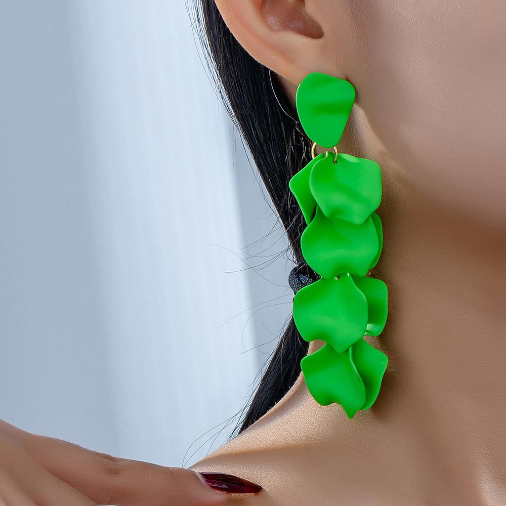 Modische, farbenfrohe Acryl-Ohrringe mit Rosenblütenquasten – elegante, feminine und süße Hochzeitsohrringe