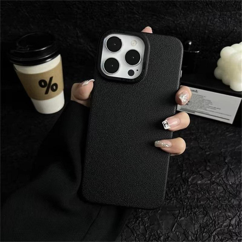 

Чехол из тонкого жесткого поликарбоната с узором личи для iPhone 16 15 14 Plus 13 12 Pro Max с функцией рассеивания тепла и беспроводной зарядки Magsafe iPhone 12 чёрный