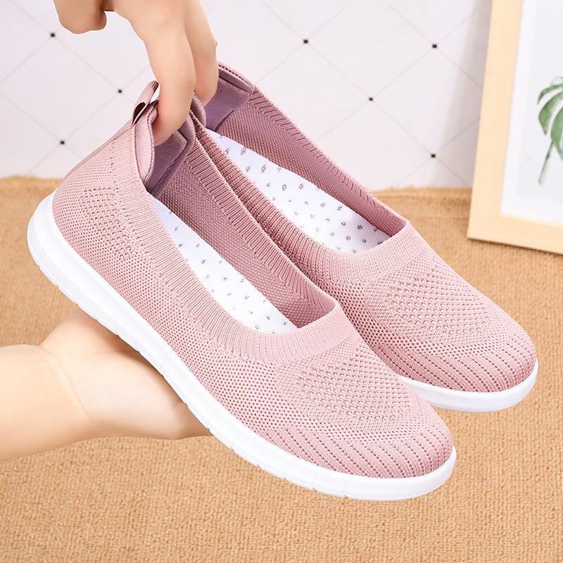 Women's Comfortable Soft-Sole Slip-On Beijing Cloth Shoes - Non-Slip, Breathable Flats for Spring/Summer