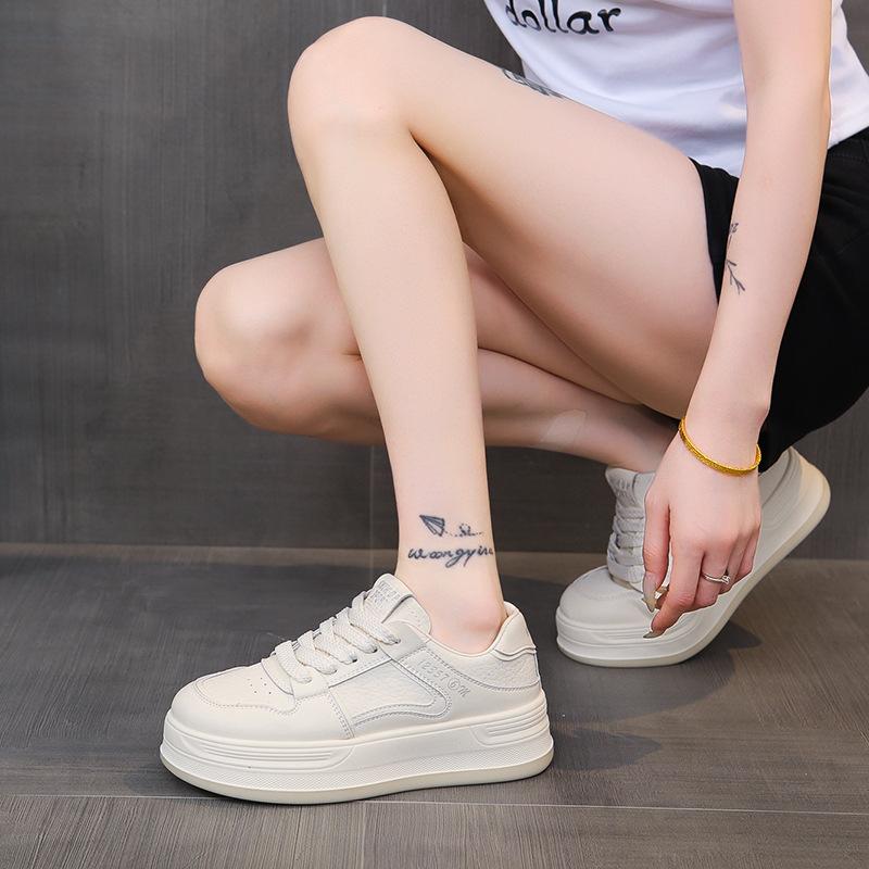 Korean version of little white shoes women's board shoes in the autumn of 2025 new round head thick sole heightening low-top casual shoes women's sin