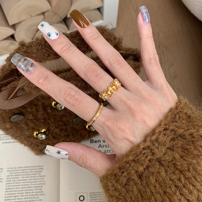 Xiaohongshu Golden Iris Ring for Women: Classic, Stylish, Versatile Retro Design