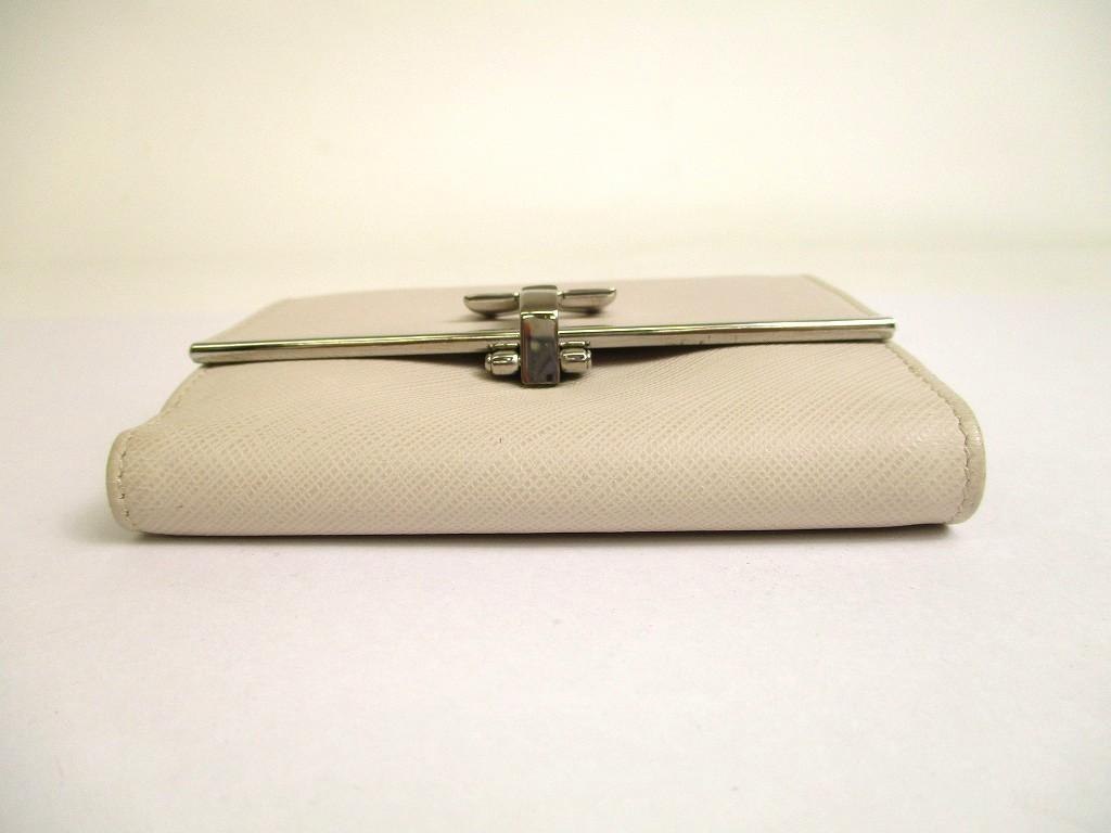 Autentisk Salvatore Ferragamo Gancini lysbeige skinn sølvfarget H/W bifold-lommebok #a701 pusset opp