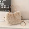 Elegant Women Fashion Crossbody Handbag, Chic Shoulder Bag with a Detachable Strap, Featuring a Buckle Design,  Minimalist Style