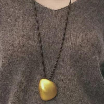 "Collana autunnale regolabile in pelle di alta qualità - Elegante lunga catena per maglione in stile cinese per donna"