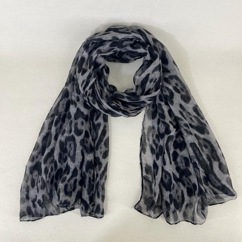 

Popular fashion leopard print scarf Millennium Spice Girl style comfortable breathable scarf woman 175*80CM