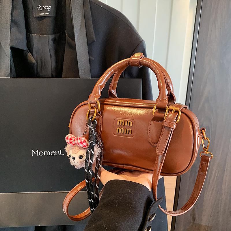 Niche Texture Bowling Small Bag 2025 Autumn New Fashionable Foreign Style Hand Carry Small Square Bag Commuter Messenger Bag