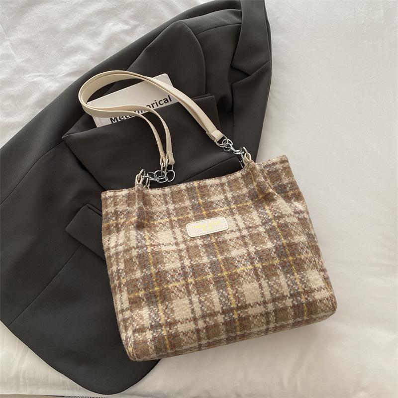 Casual Niche Woolen Plaid Bag Women's 2025 New Autumn and Winter Versatile Messenger Bag Fashion Shoulder Tote Bag