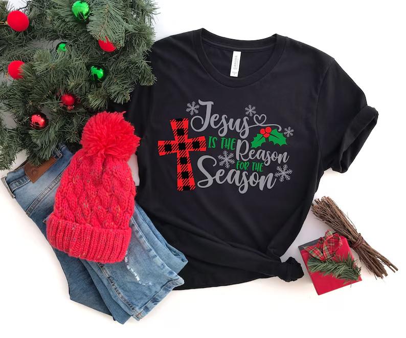 

Jesus Is The Reason For The Season TShirt Unisex T-Shirt M