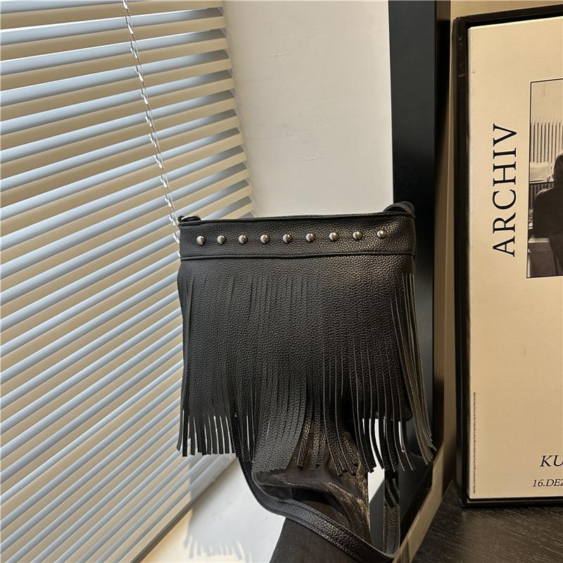 2025 new European and American trend bag fashion soft leather rivet fringed bag single shoulder oblique span bag big women's bag
