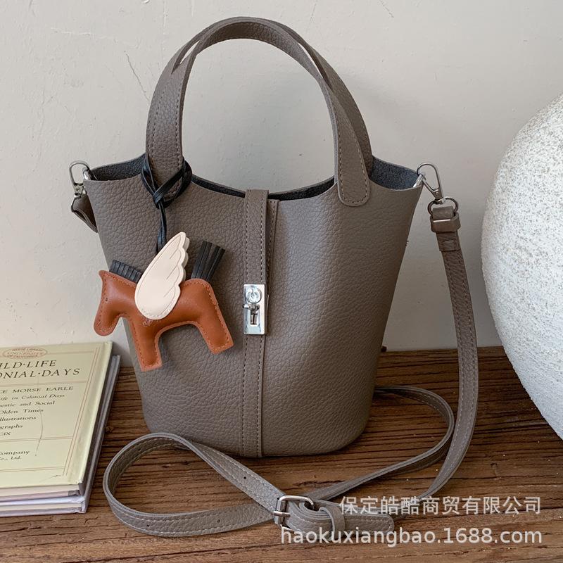 This Year's Popular Small Bags for Women's Autumn and Winter 2025 New Children and Mothers Shoulder Messenger Bags Retro Portable Bucket Bags