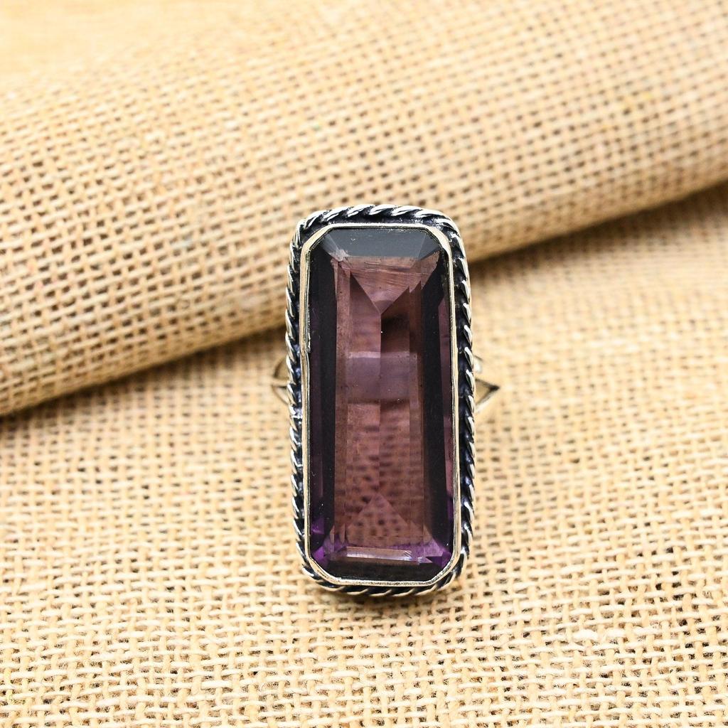 Wunderschöner handgemachter Schmuckring aus 925er Sterlingsilber mit Amethyst-Edelstein für Sie